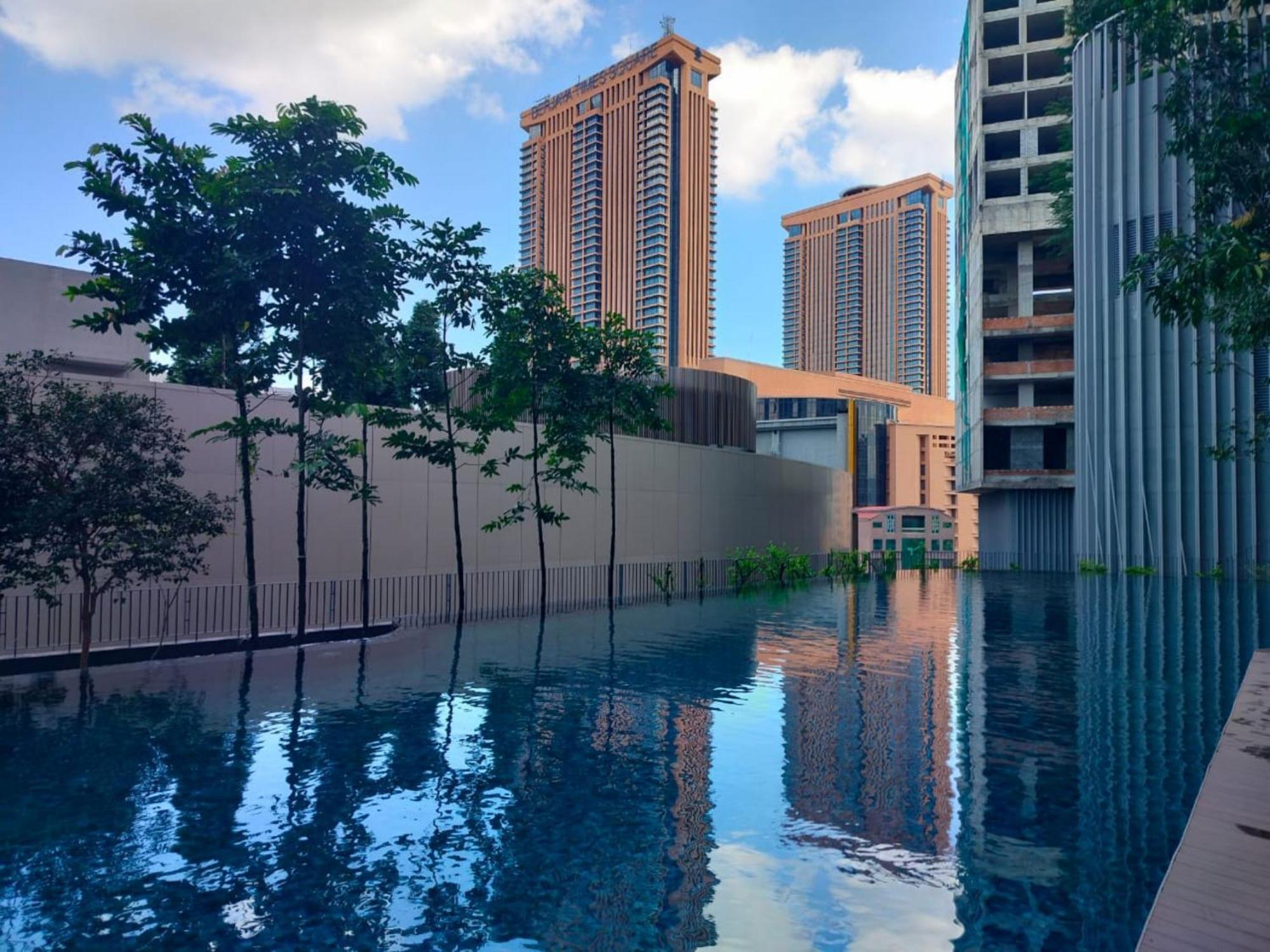 Lotus Infinity Pool At Lucentia Apartment Kuala Lumpur Exterior photo